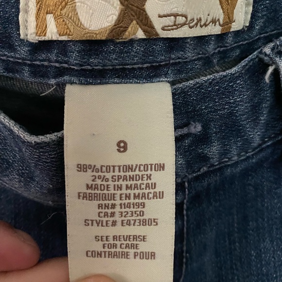 Roxy - Picture 3 of 4